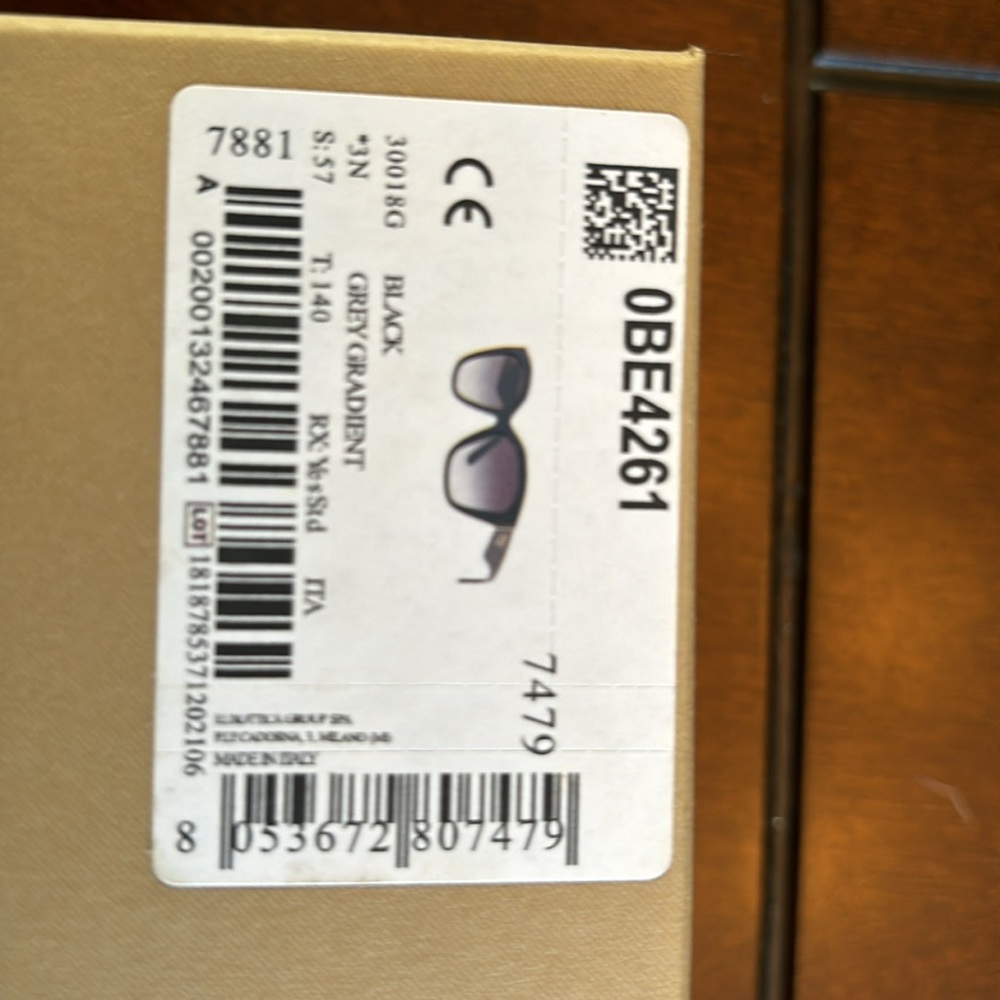 Burberry Sunglasses - Picture 7 of 7